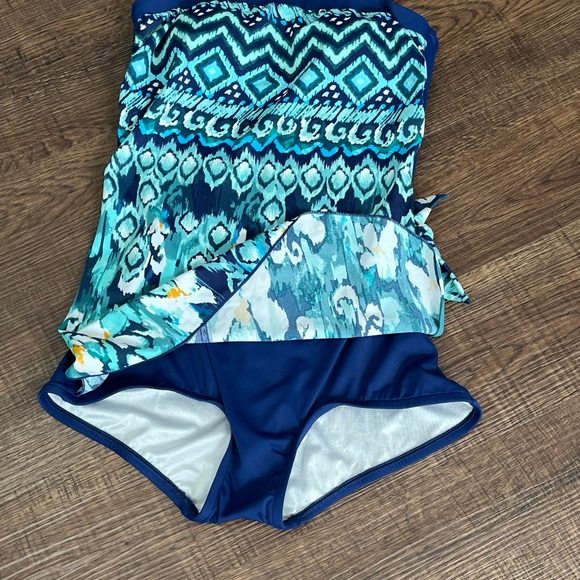 Maxine Women's Ikat Border Bandeau One Piece Swimsuit Size 8 New! - Picture 4 of 14